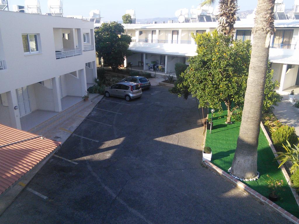 Zoe's Court Aparthotel