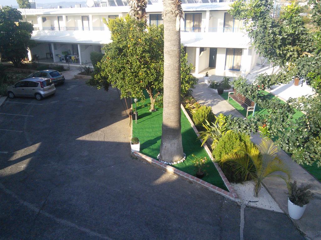 Aparthotel Zoe's Court Klorakas