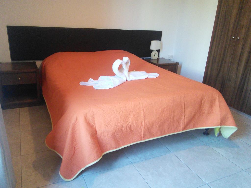 Aparthotel Zoe's Court Klorakas