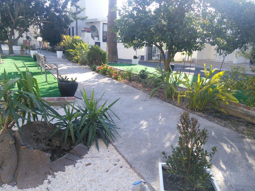 Zoe's Court 3*