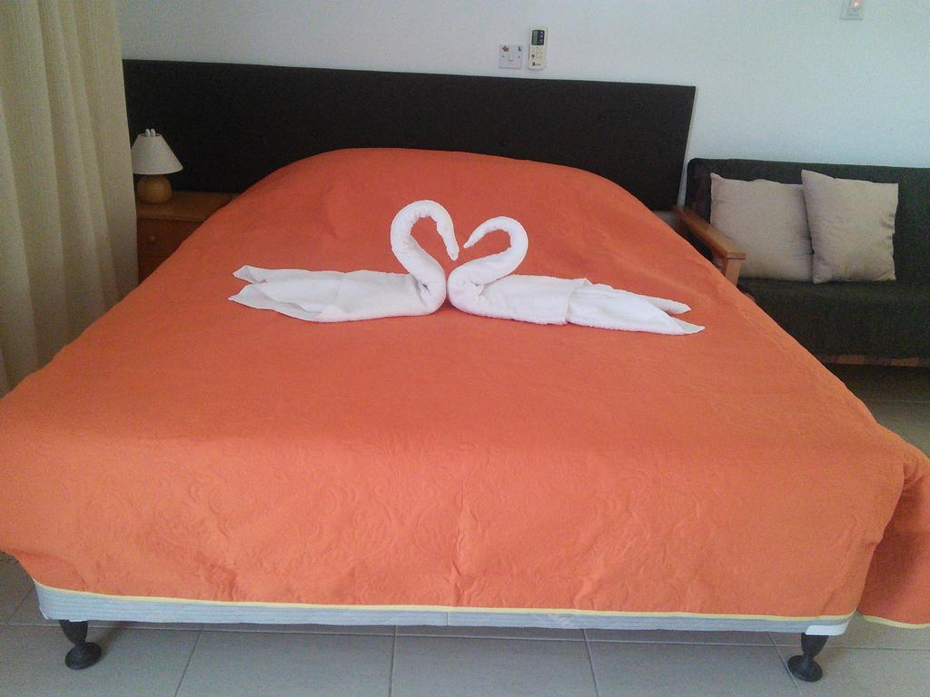 Zoe's Court Aparthotel