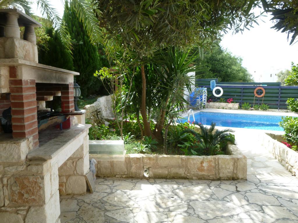 Avra Family Maisonettes Polis
