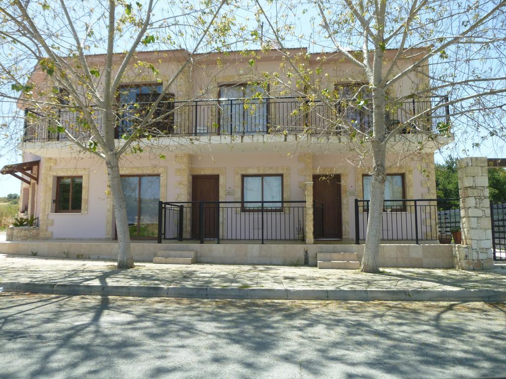 Avra Family Maisonettes * Polis