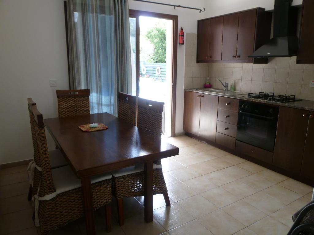 Avra Family Maisonettes * Polis