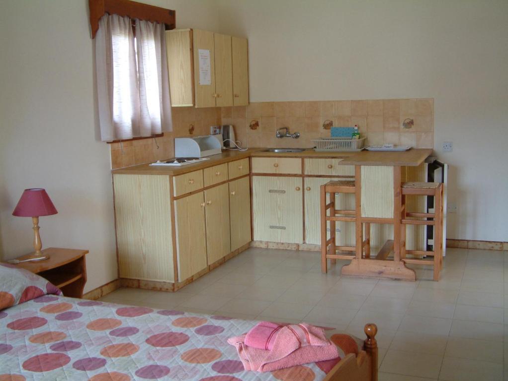 Aparthotel Pelekanos 2*