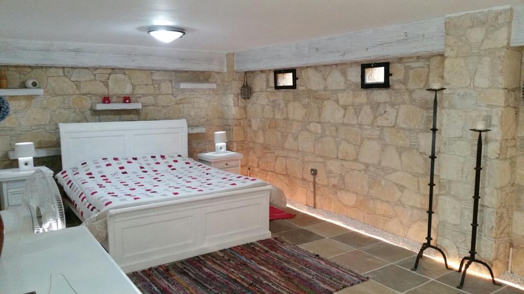 Traditional Stone House Pousada Lofou