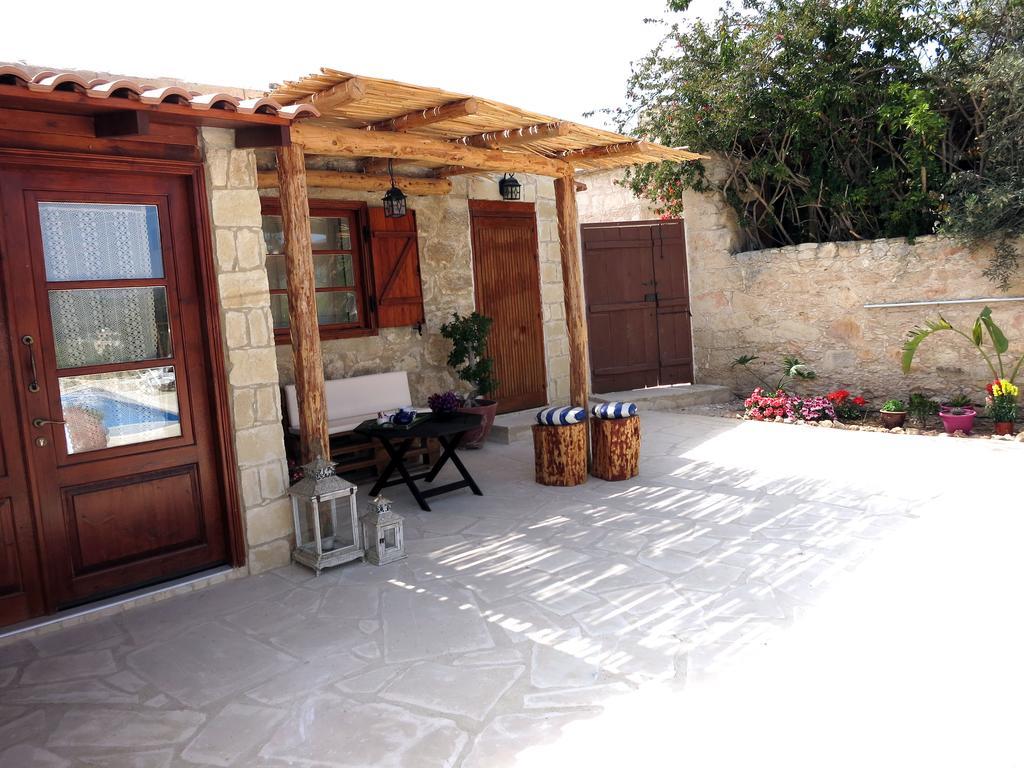 Simona Stone House