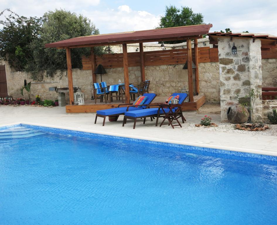 Simona Stone House * Polis