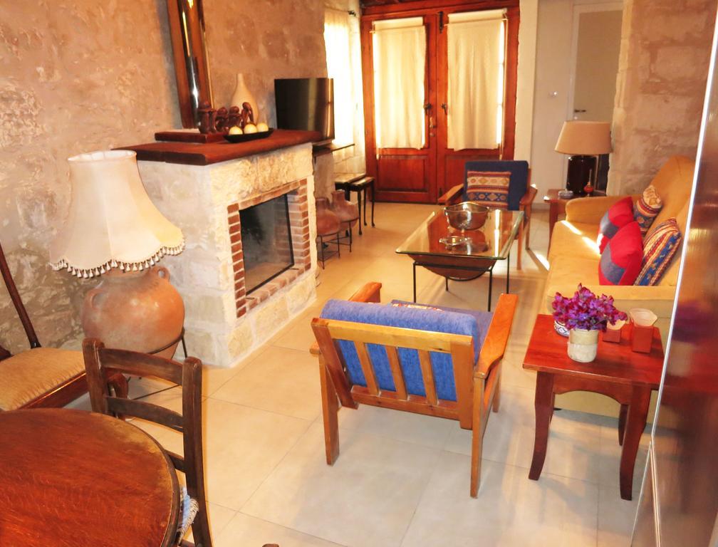 Simona Stone House Holiday home *