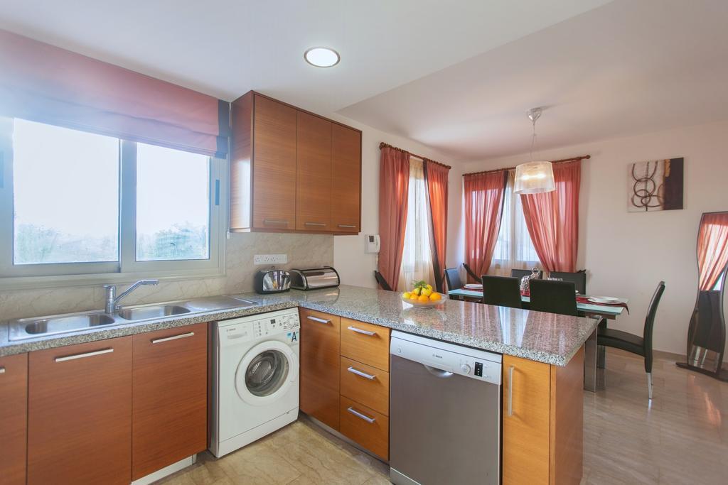 Saraliana Sandy - Heated Pool - Jacuzzi - Private Area *