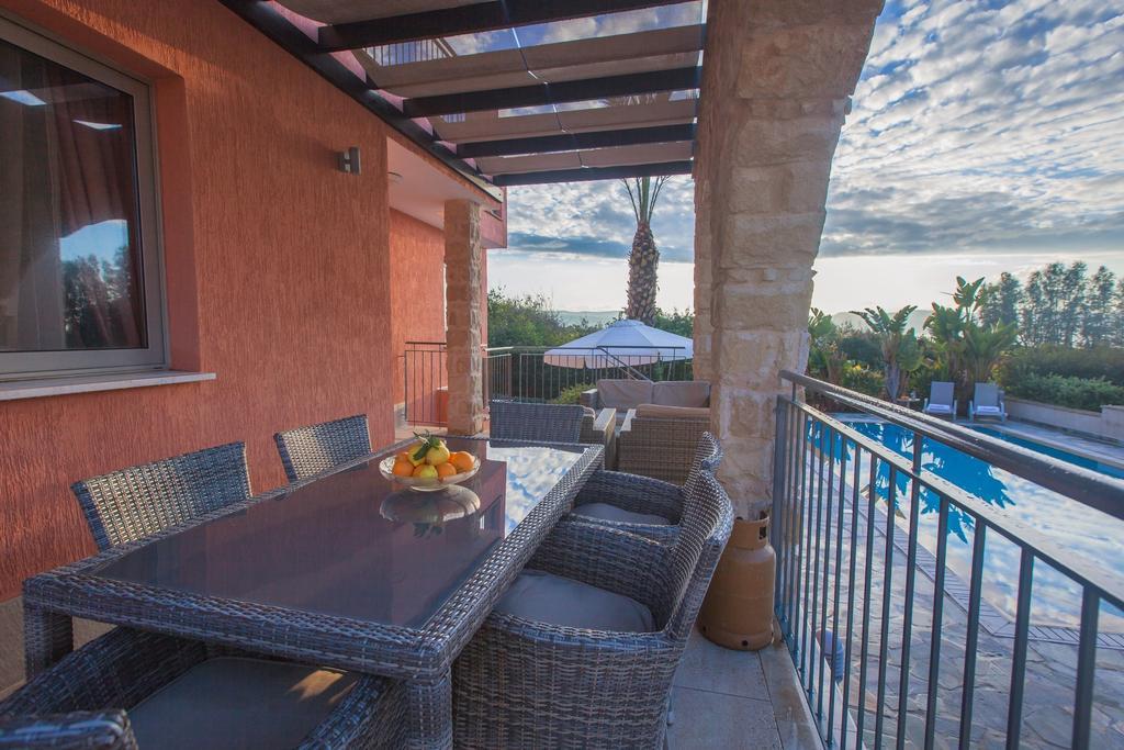 Saraliana Sandy - Heated Pool - Jacuzzi - Private Area *