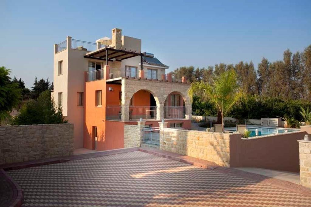 Saraliana Sandy - Heated Pool - Jacuzzi - Private Area