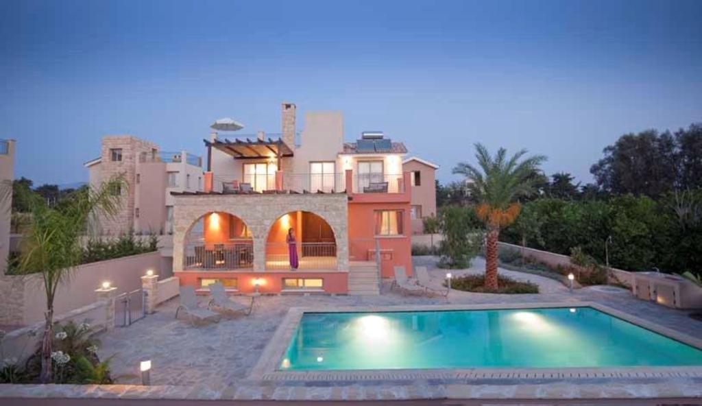 Saraliana Sandy - Heated Pool - Jacuzzi - Private Area Villa *