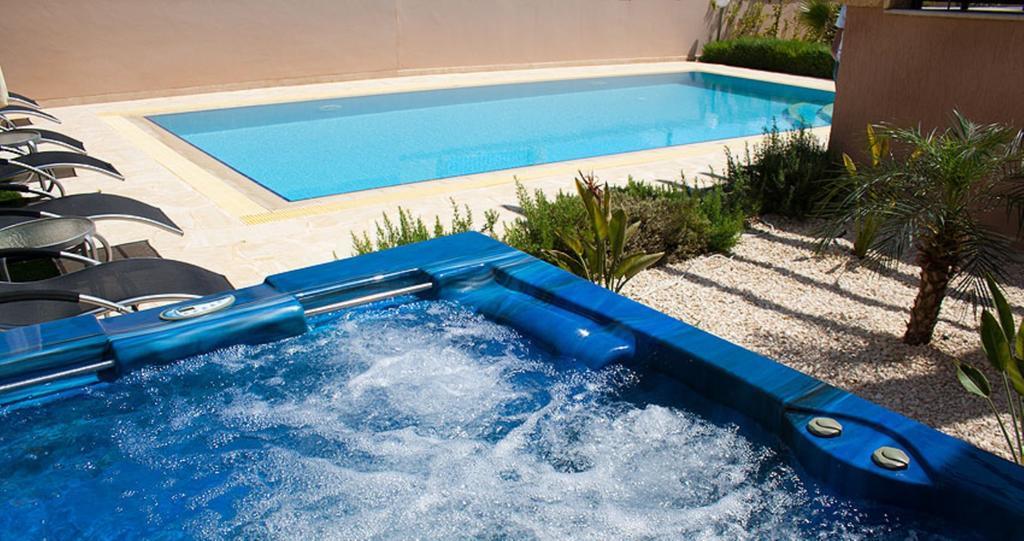 1 Sandy - Heated Pool - Jacuzzi - Private Area - Sea Views *