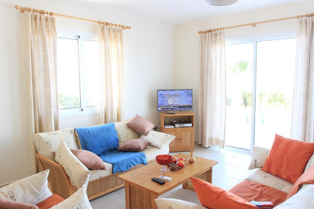 Sandy Coast Anemone Villa Argaka