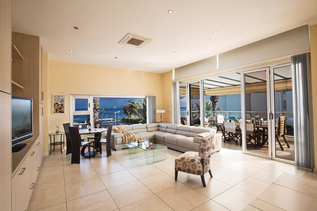 Pallini Court *