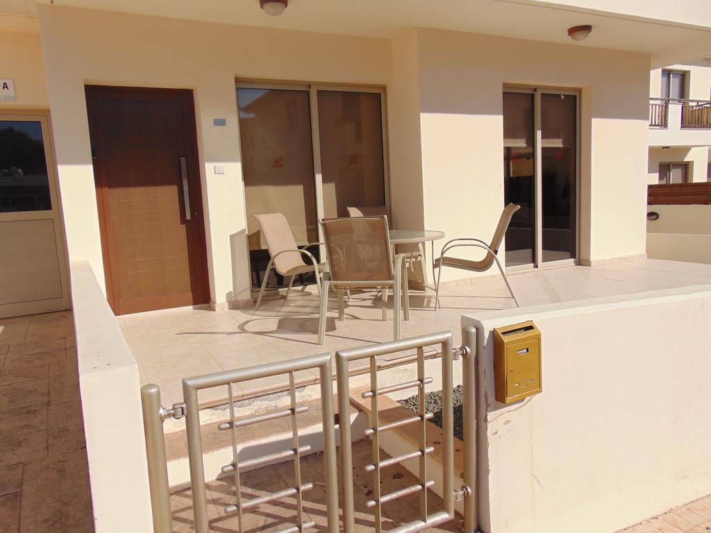 Lee Apartment *