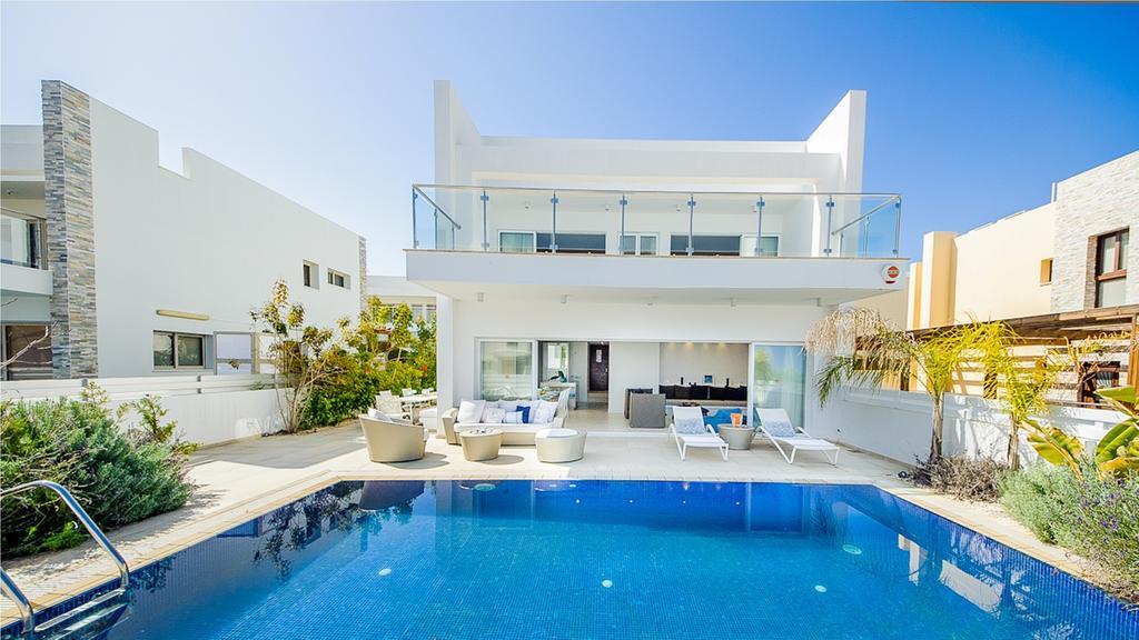 100 Villa Protaras