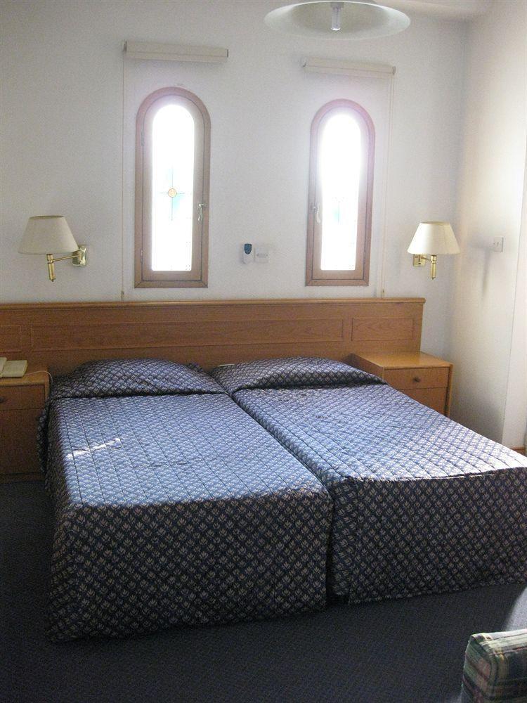 Chrielka Aparthotel Limasol