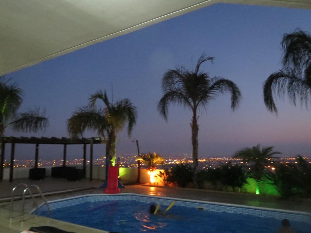 City Views - Only For Couples Apartment Limassol