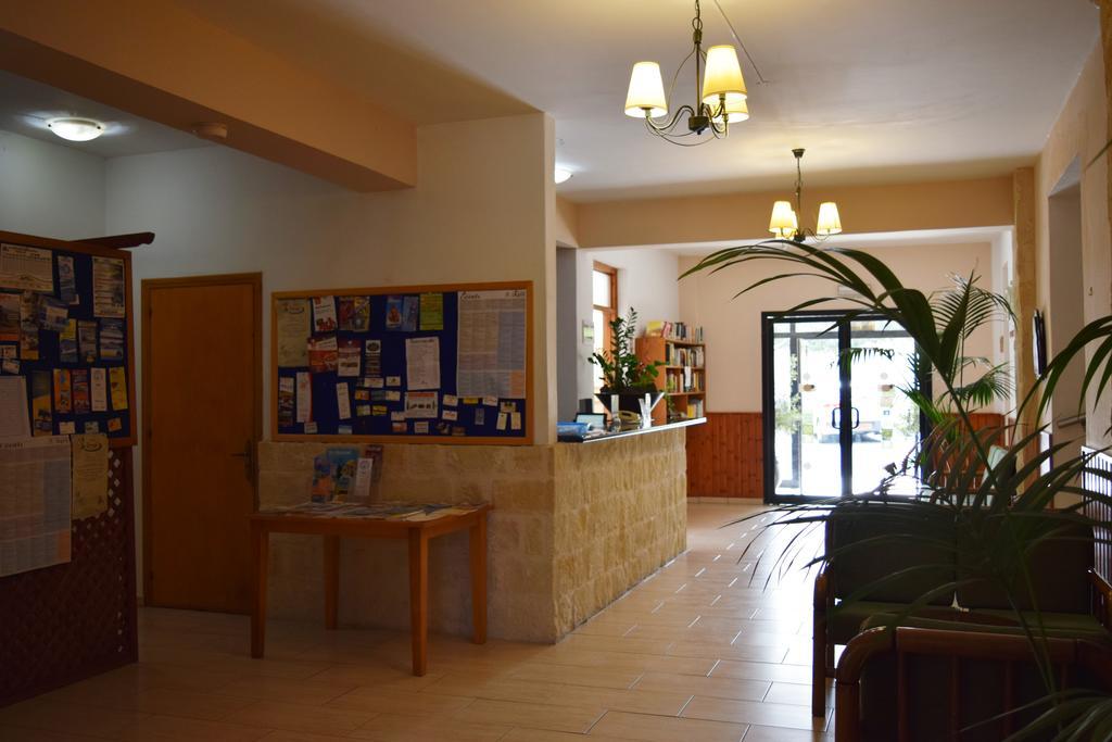 Anna Aparthotel 3*