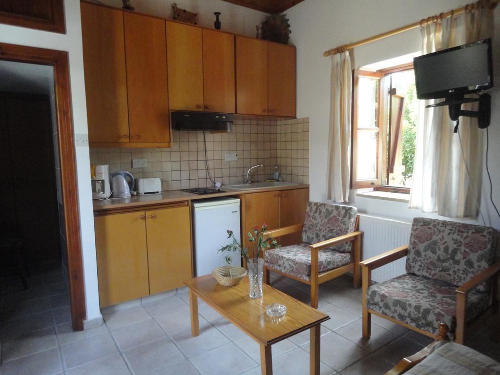 Apartment Spanos House Goudhi