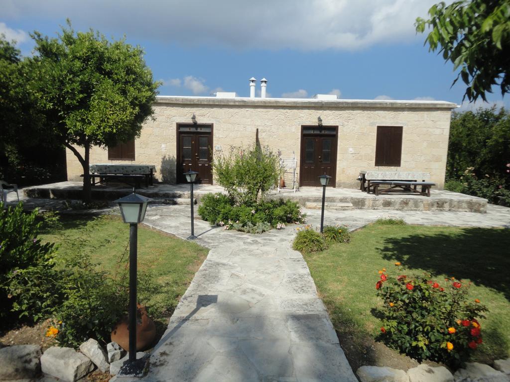 Spanos House Appartement