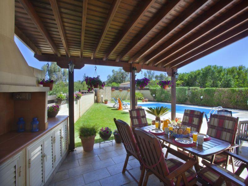 Eleonora Villa *