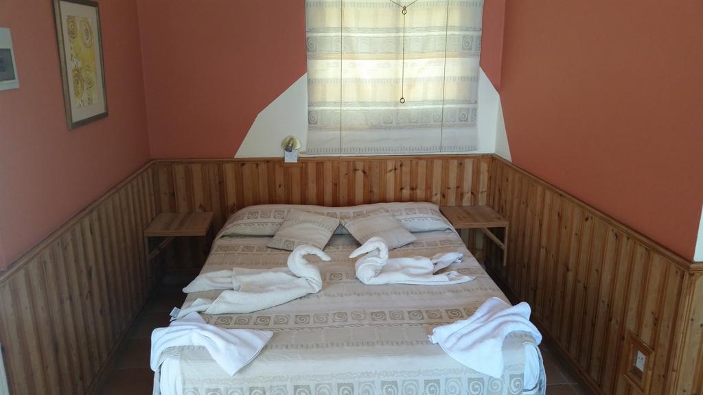 Periyiali Aparthotel 2*