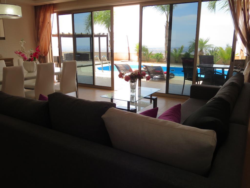 City Views - Only For Couples Apartment Limassol