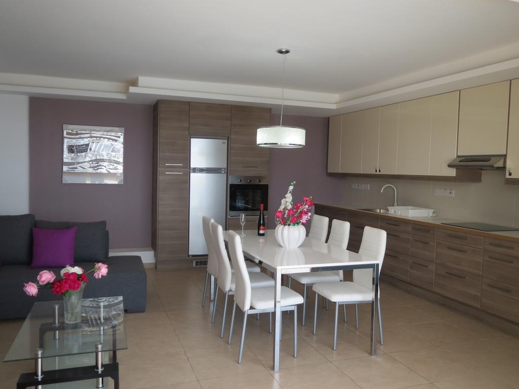 City Views - Only For Couples Apartment *