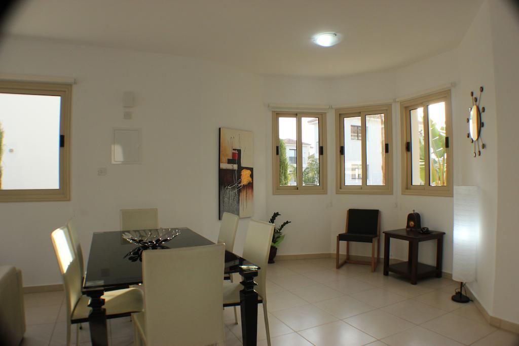 Villa Palm Tree