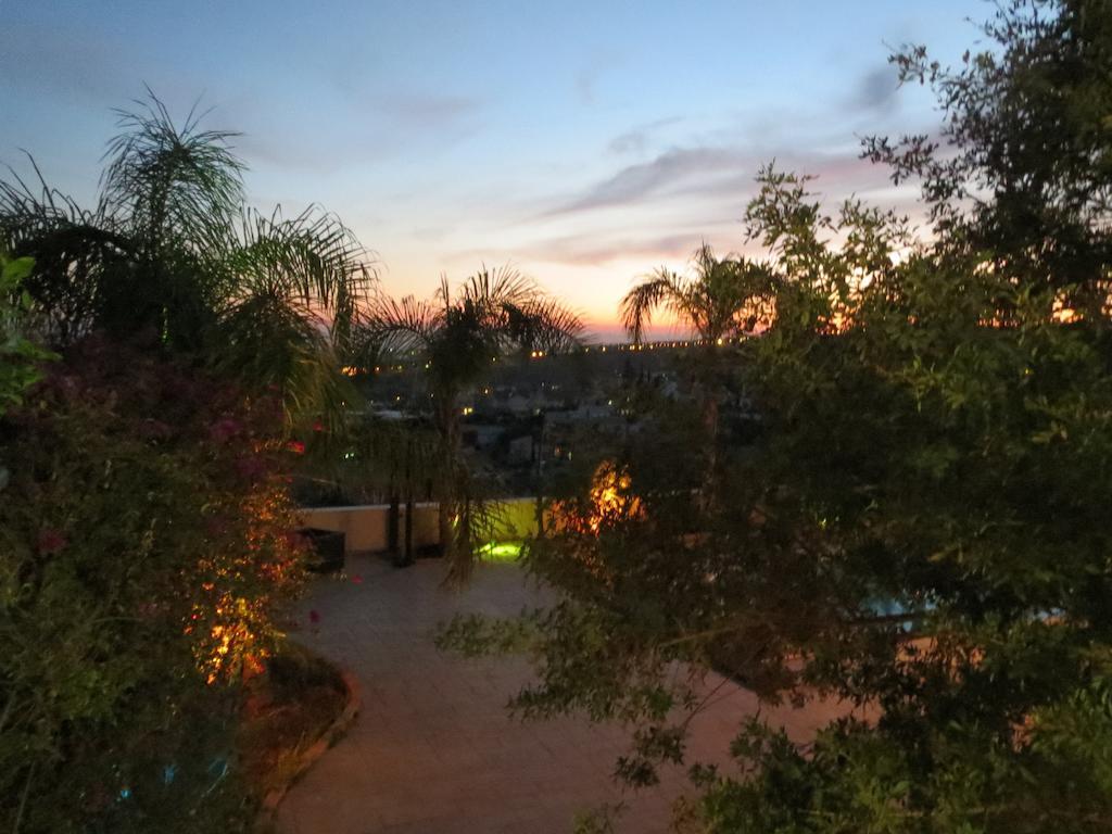 Apartment City Views - Only For Couples Limassol