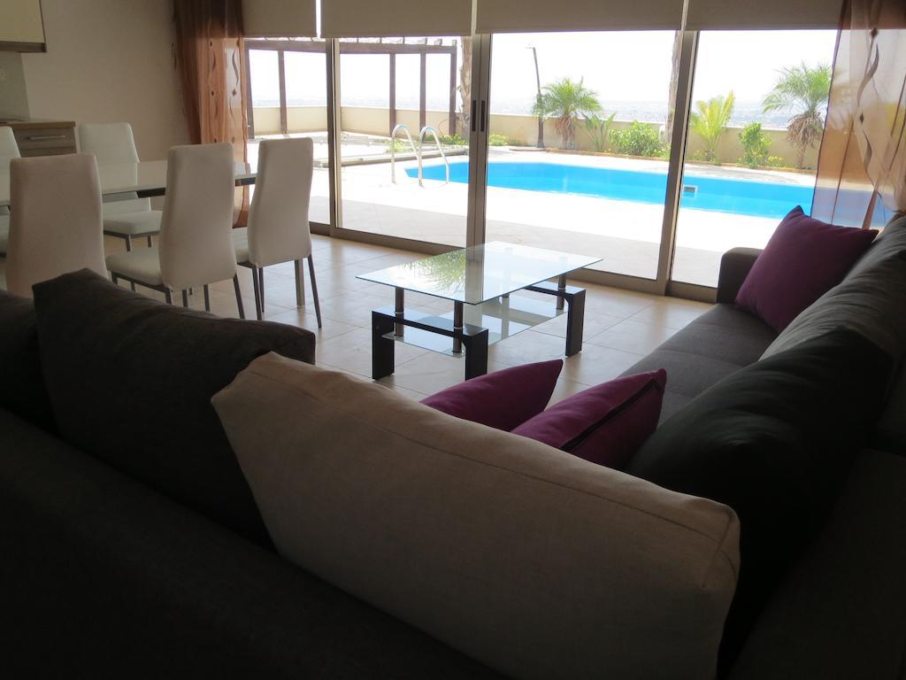 Apartment City Views - Only For Couples Limassol