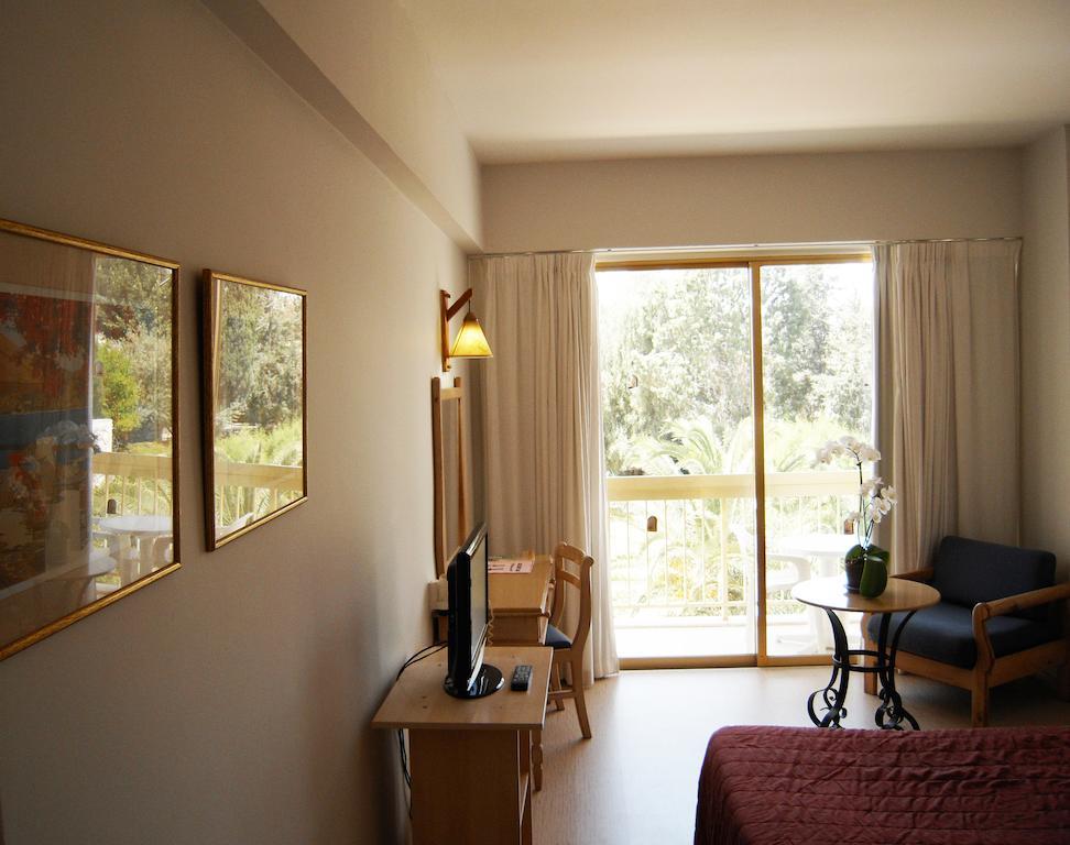 Hotel Golden Arches 3*