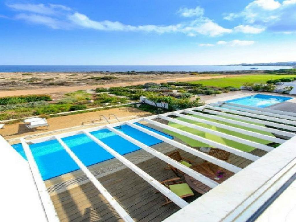 Villa Beachfront Alia *