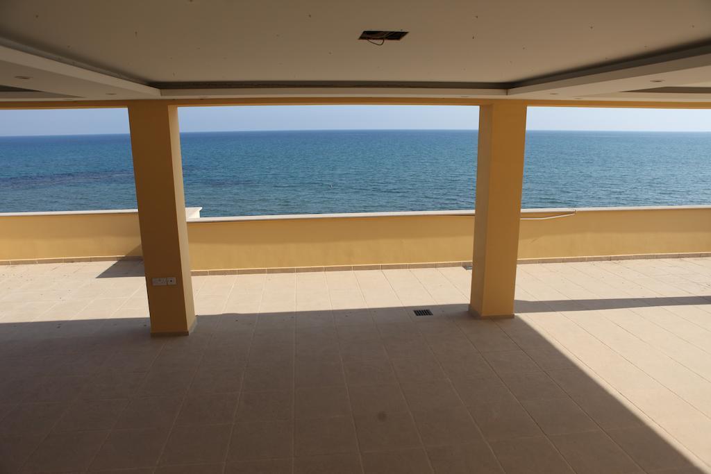 Quattro Sea View Beachfront Ap 6