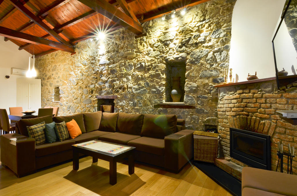 Apartment To Kastri