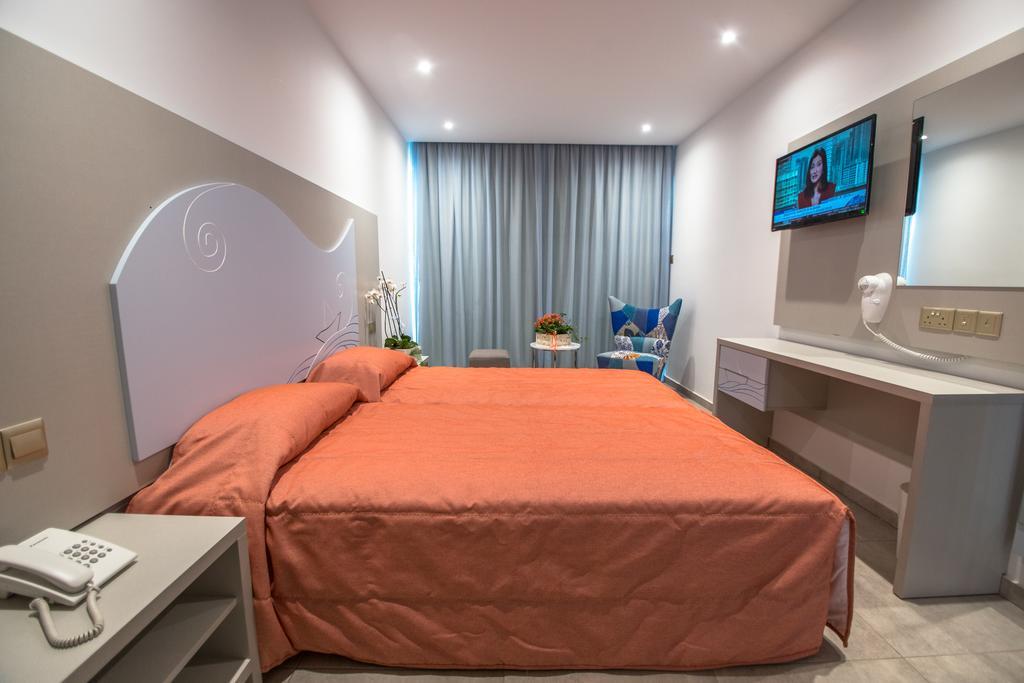 Hotel Nicholas Color