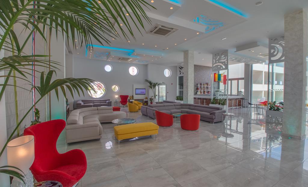 Hotel Nicholas Color
