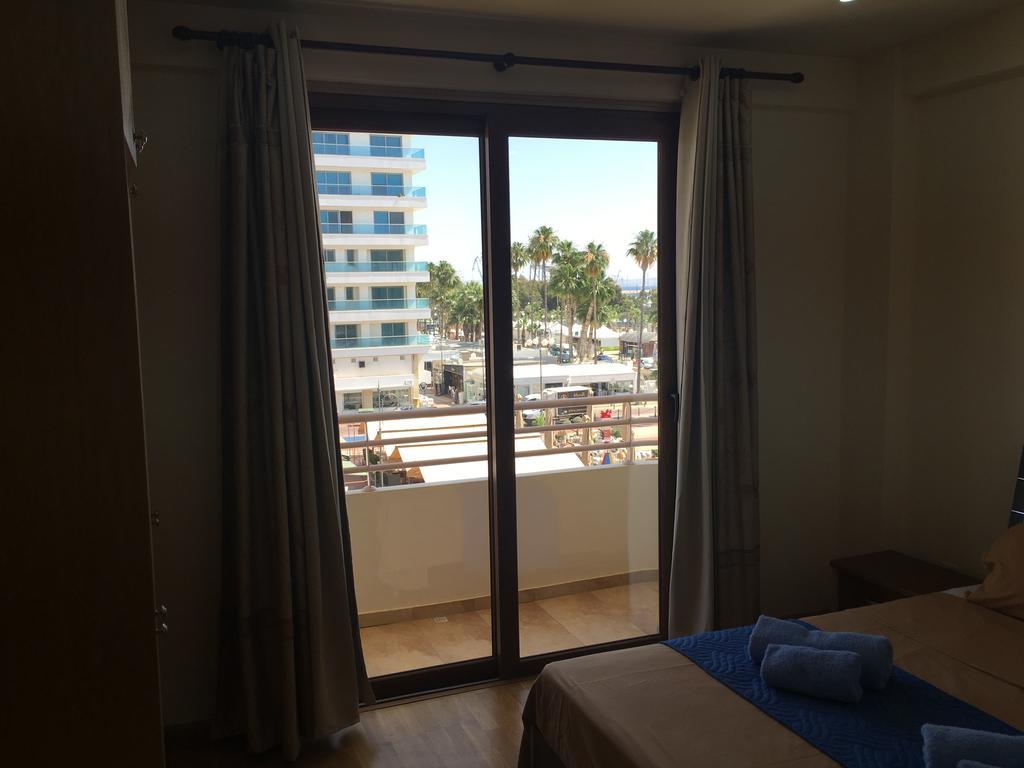Apartment Ithaki Phinikoudes No. 205