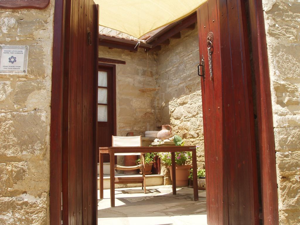 Niovi House Tochni