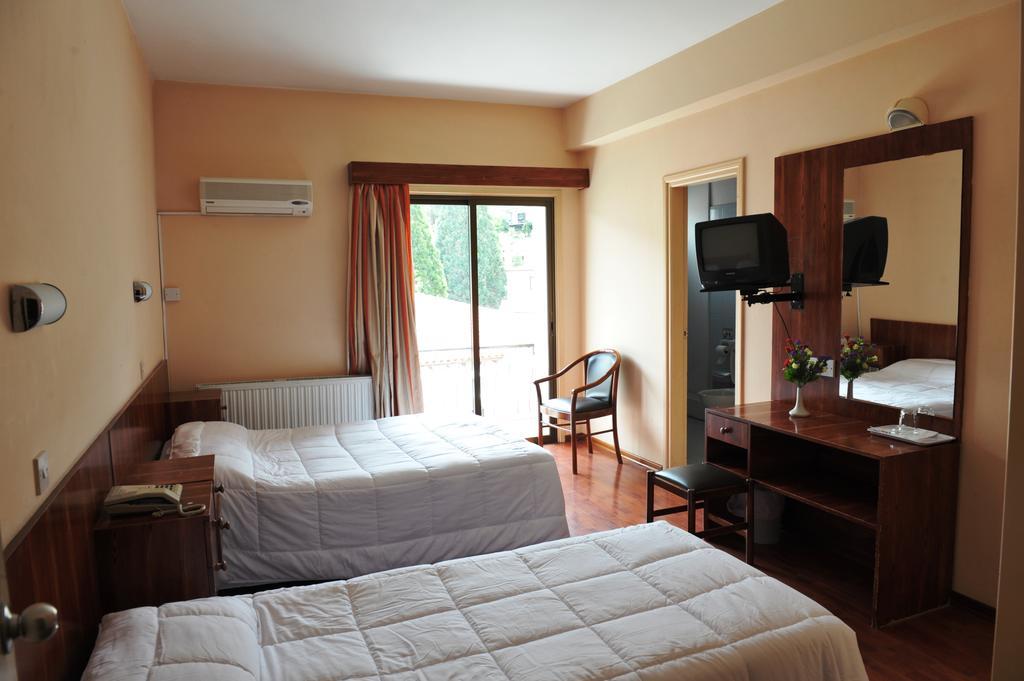 Hotel Ekali 3*