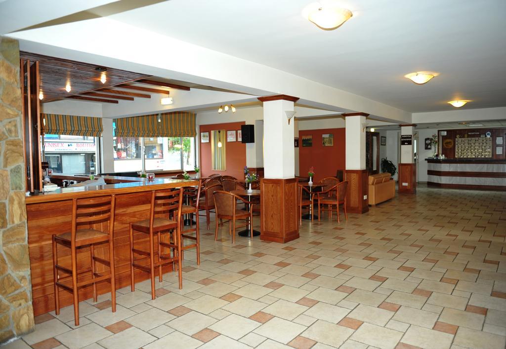 Hotel Ekali 3*