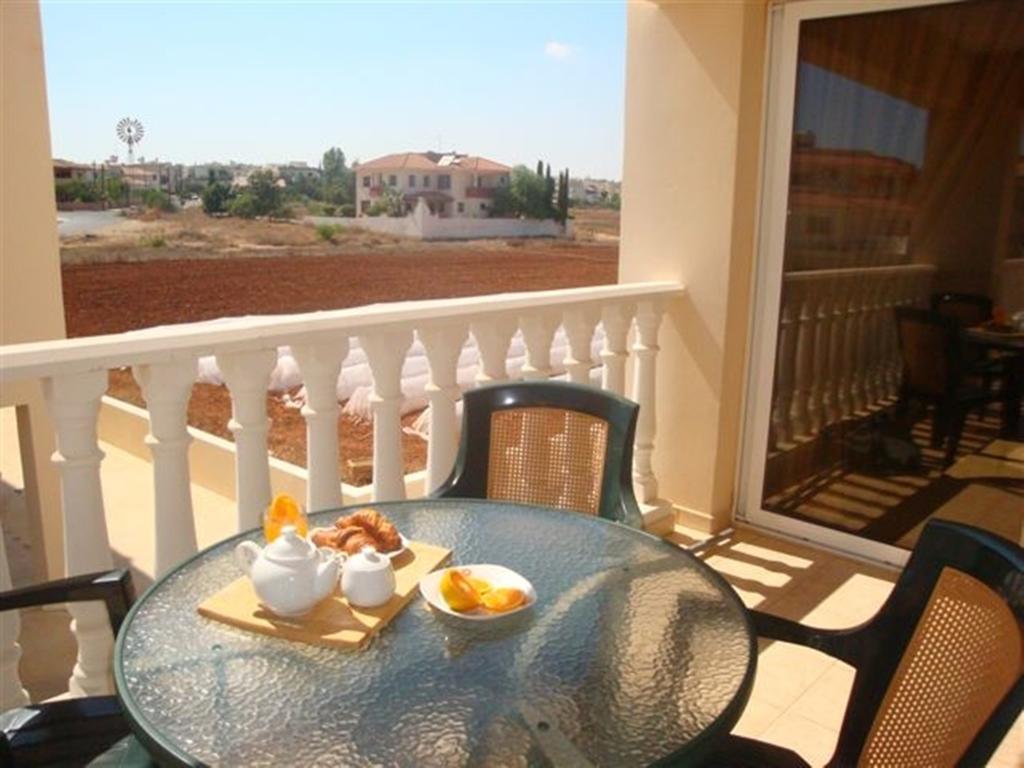 Theano Paralimni