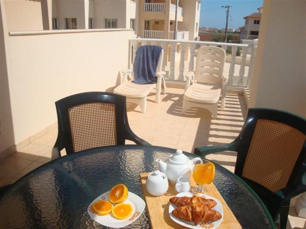 Apartment Theano