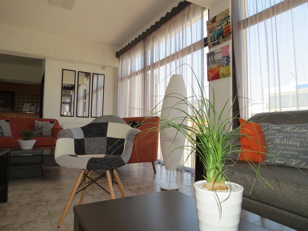 Aparthotel Carina 2*