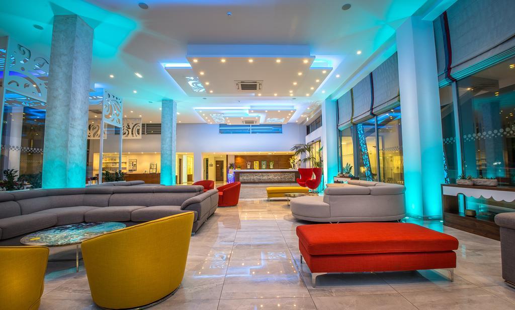 Hotel Nicholas Color