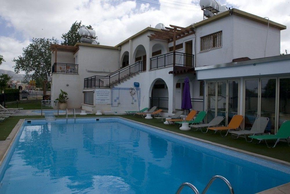 Aparthotel Neptune Paphos Coral Bay