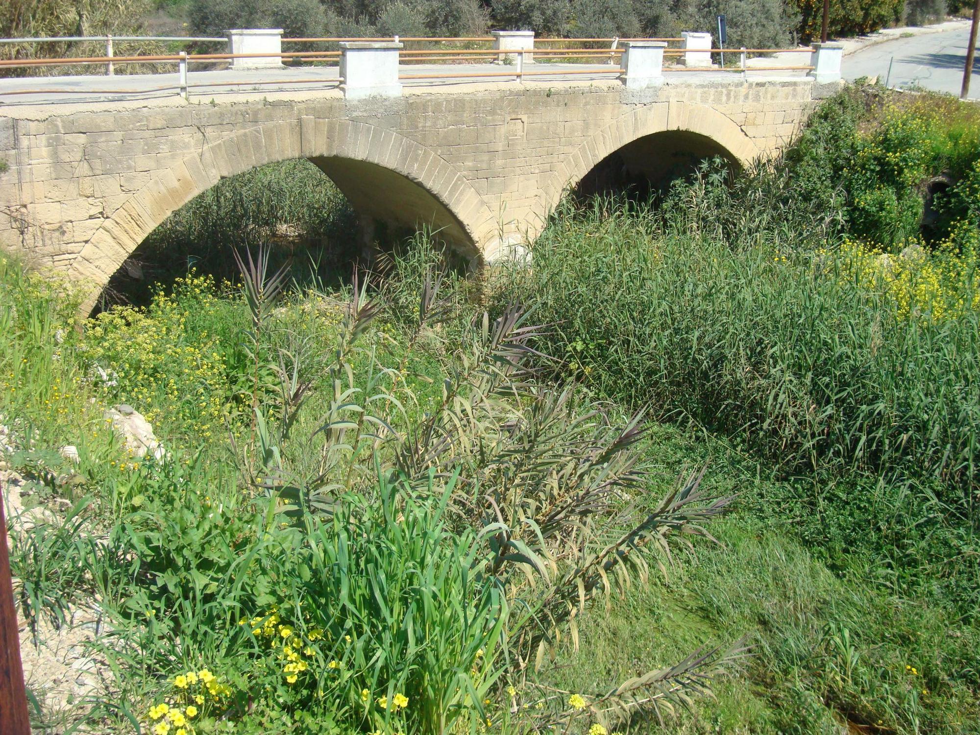 Leonidas Village